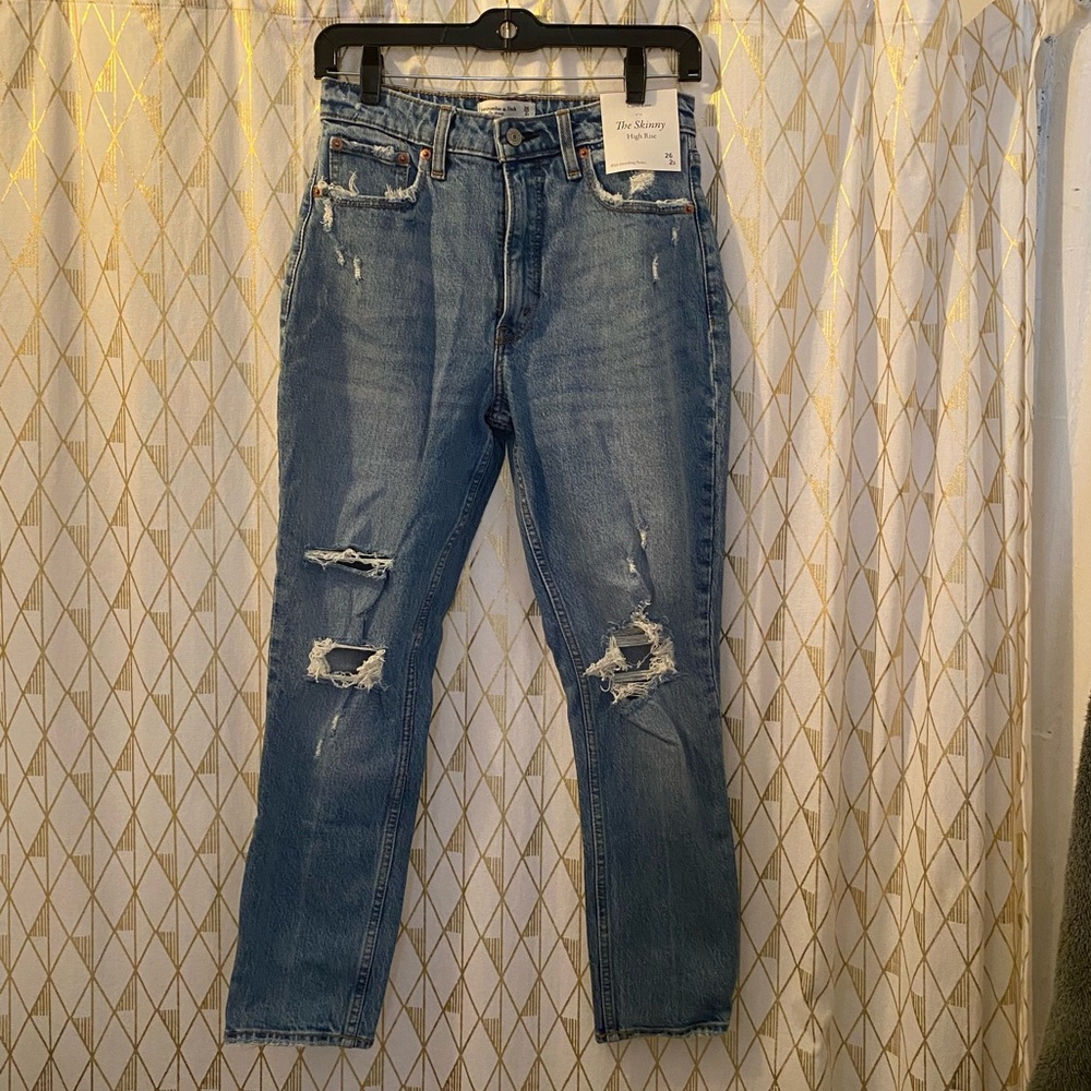 Never worn Abercrombie High Rise Skinny Jeans